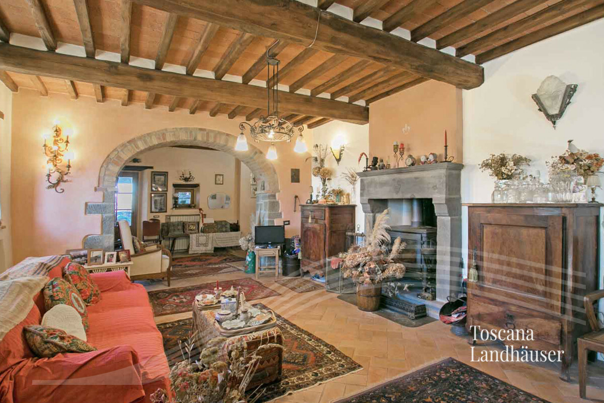 Thumbnail von Auf der Hügelkuppe befindliches Anwesen mit traumhaftem Panoramablick und Pool