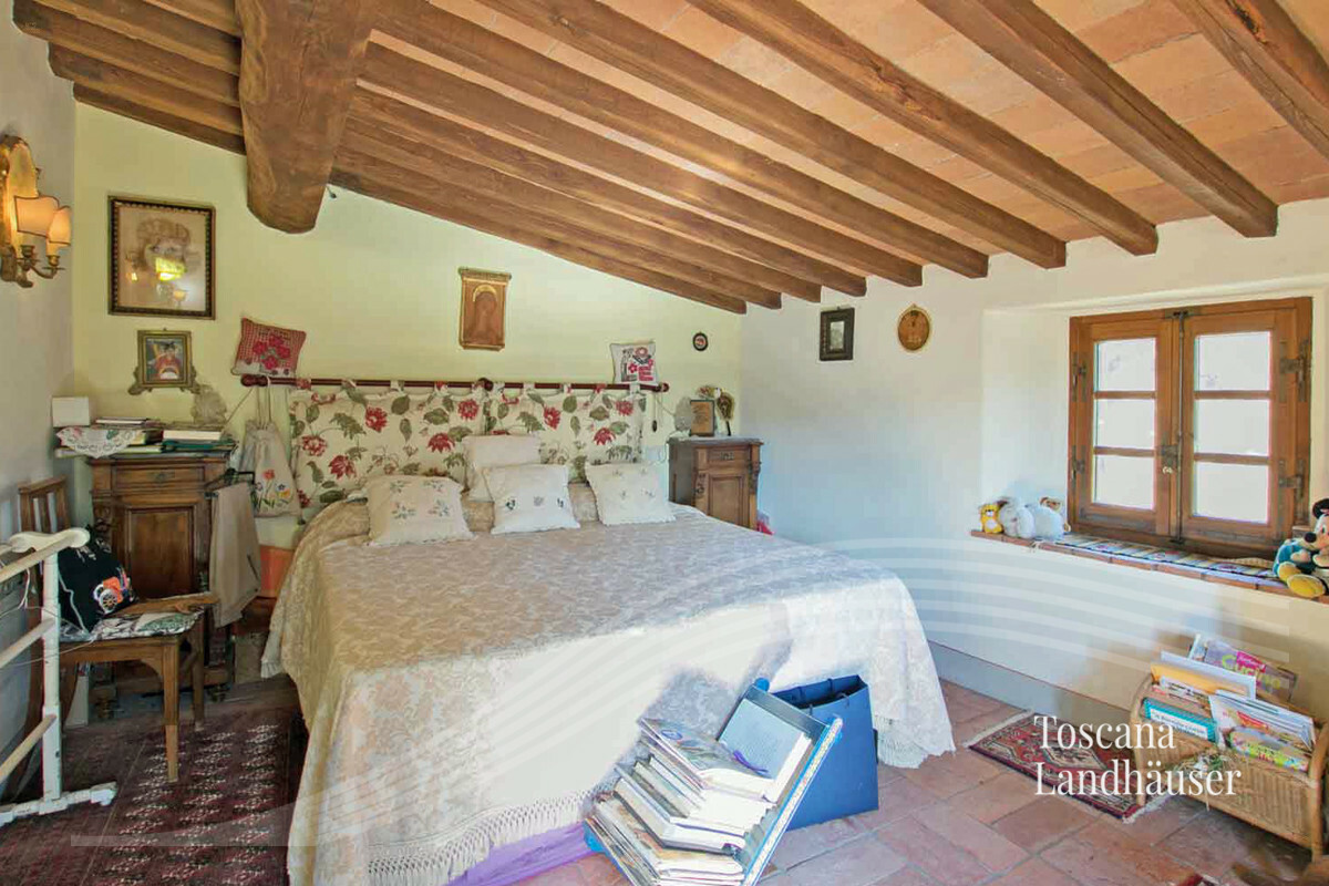 Thumbnail von Auf der Hügelkuppe befindliches Anwesen mit traumhaftem Panoramablick und Pool