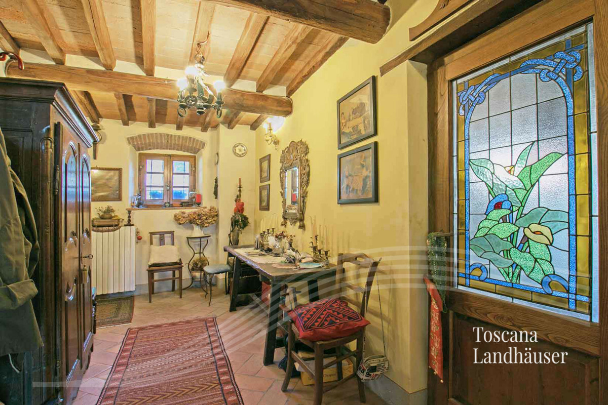 Thumbnail von Auf der Hügelkuppe befindliches Anwesen mit traumhaftem Panoramablick und Pool