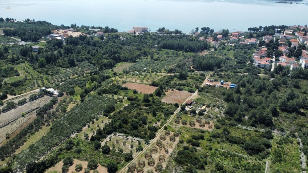 Großes Baugrundstück in mediterraner Lage