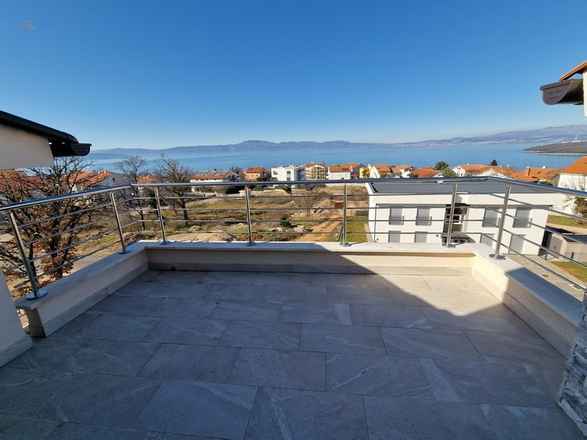 Moderne Dachgeschosswohnung mit schönem Meerblick