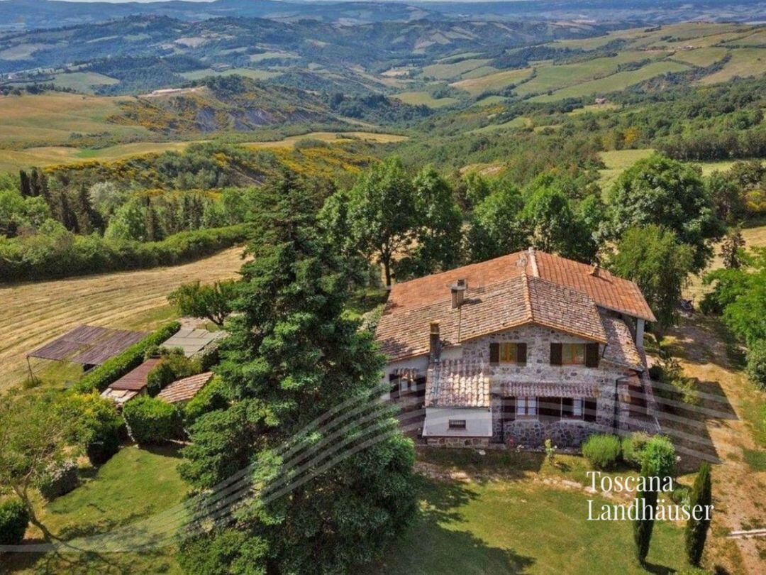 Typisches toskanisches Rustico mit Panoramablick