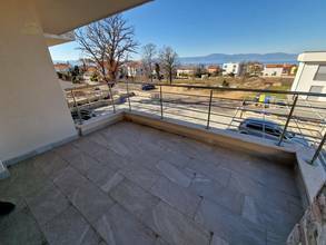 Erdgeschosswohnung mit Garten und Meerblick