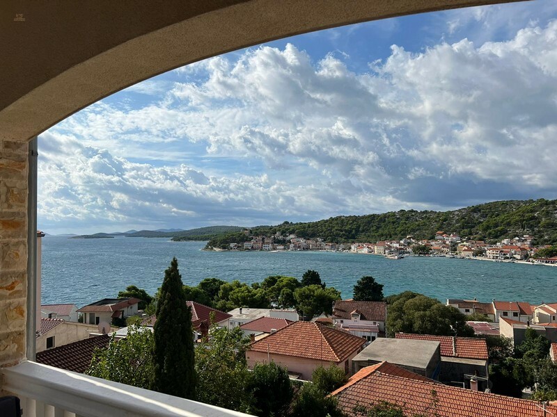Modernes Appartement (oberste Etage) mit wunderschönem Meerblick