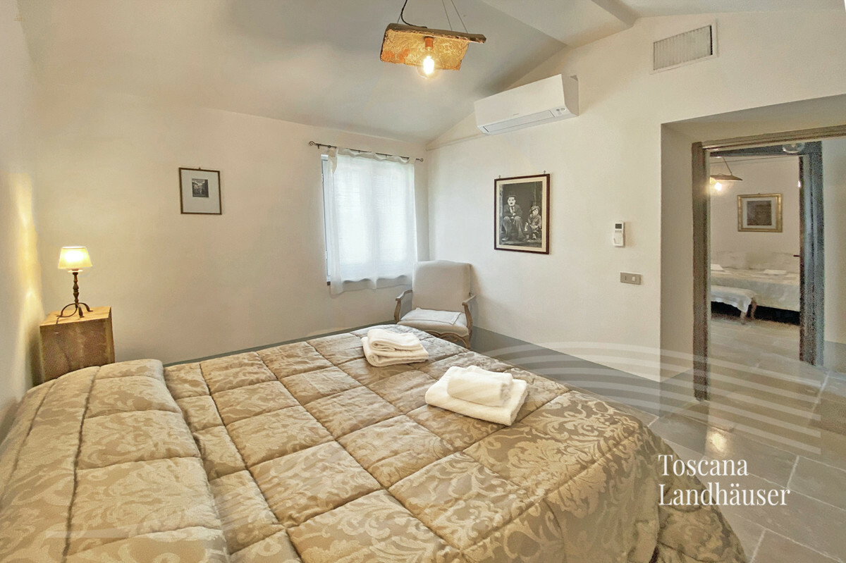 Thumbnail von Charmantes Landhaus in Panoramalage mit Pool