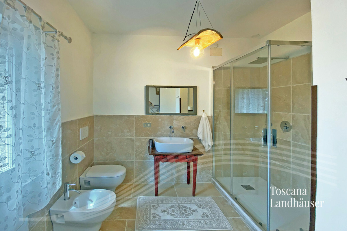 Thumbnail von Charmantes Landhaus in Panoramalage mit Pool