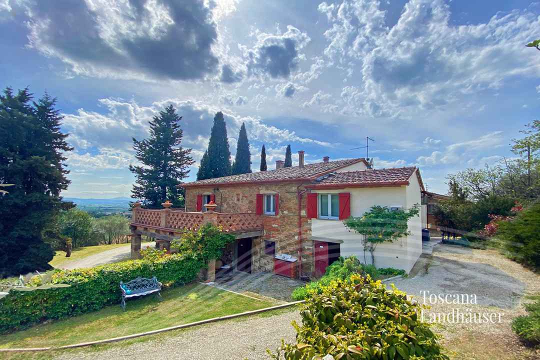 Charmantes Landhaus in Panoramalage mit Pool
