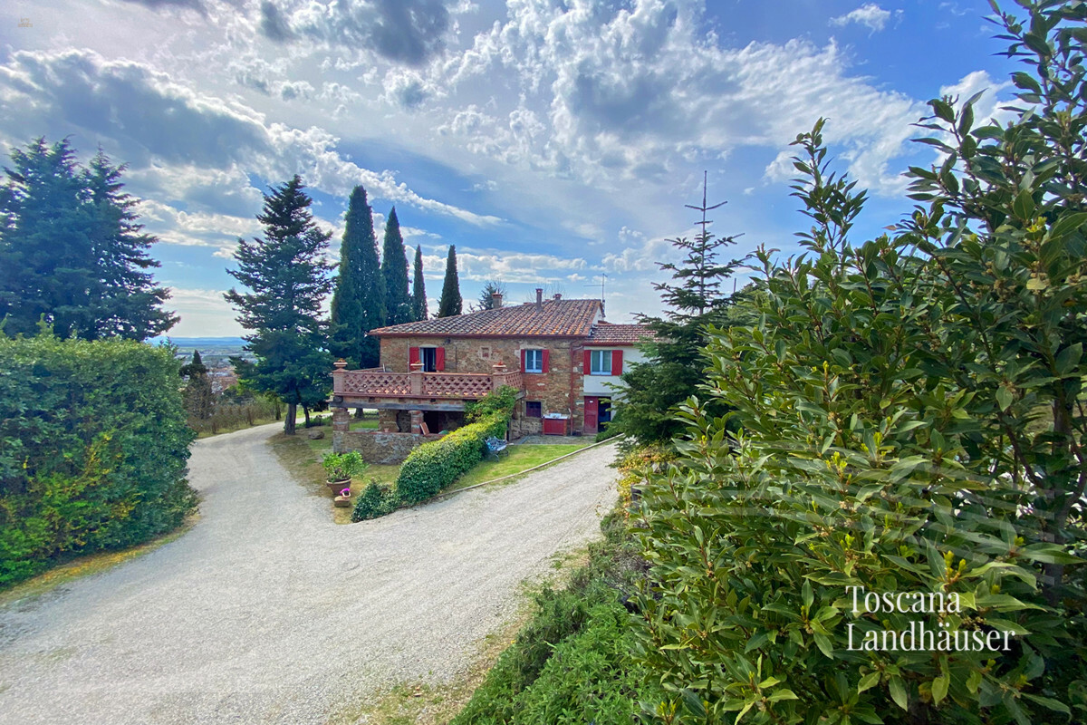 Thumbnail von Charmantes Landhaus in Panoramalage mit Pool