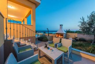 Thumbnail von Mediterranes Haus mit Pool und Blick auf das Meer