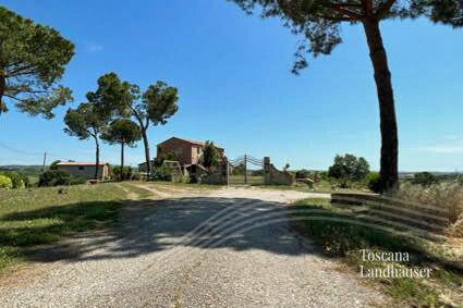 Thumbnail von Anwesen mit insgesamt 8 Gebäuden und ca. 31 ha Land in Meernähe