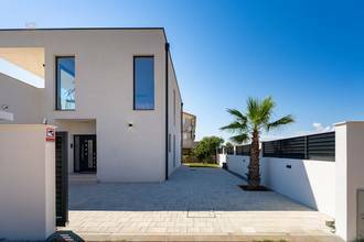 Thumbnail von Moderne Villa mit Swimmingpool