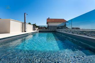 Thumbnail von Moderne Villa mit Swimmingpool