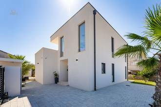 Thumbnail von Moderne Villa mit Swimmingpool