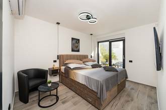 Thumbnail von Moderne Villa mit Swimmingpool