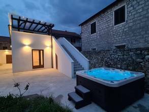 Thumbnail von Modernes Einfamilienhaus mit Whirlpool