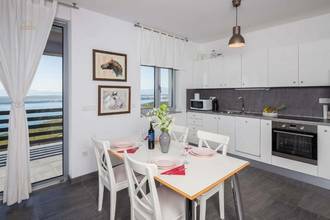 Thumbnail von Appartementhaus mit Swimmingpool und Panorama-Meerblick