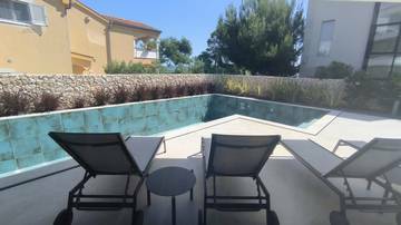 Thumbnail von Villa de luxe moderne avec piscine près du rivage