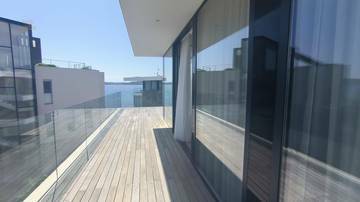 Thumbnail von Villa de luxe moderne avec piscine près du rivage