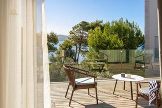 Thumbnail von Villa de luxe moderne avec piscine près du rivage