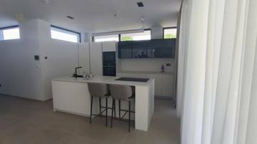 Thumbnail von Villa de luxe moderne avec piscine près du rivage