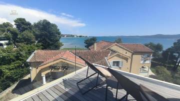 Thumbnail von Villa de luxe moderne avec piscine près du rivage