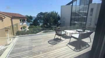 Thumbnail von Villa de luxe moderne avec piscine près du rivage