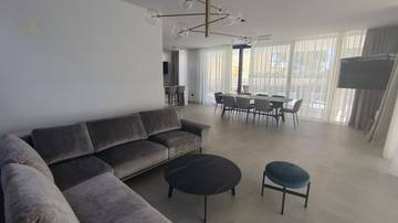 Thumbnail von Villa de luxe moderne avec piscine près du rivage