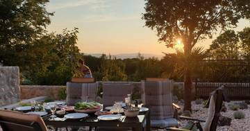 Thumbnail von Mediterranes Steinhaus mit Swimmingpool