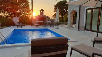 Thumbnail von Mediterranes Steinhaus mit Swimmingpool