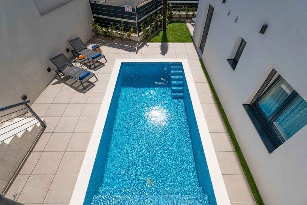 Maisonettewohnung mit Garten, Swimmingpool und Meerblick