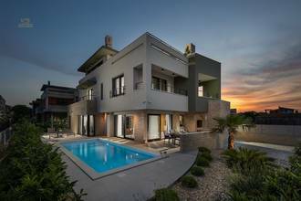 Thumbnail von Moderne Luxusvilla mit Swimmingpool nahe dem Yachthafen