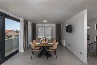 Thumbnail von Moderne Luxusvilla mit Swimmingpool nahe dem Yachthafen