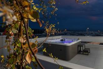 Thumbnail von Moderne Luxusvilla mit Swimmingpool nahe dem Yachthafen