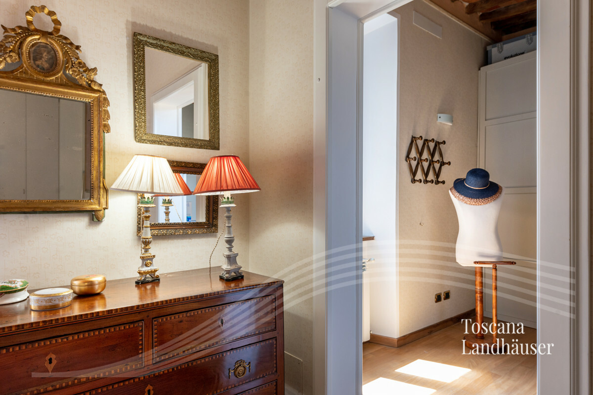 Thumbnail von Wohnung in renommierten Palast nur 20 km vom Meer entfernt