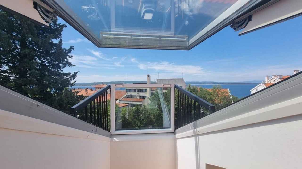 Attraktive Dachgeschosswohnung mit Meerblick