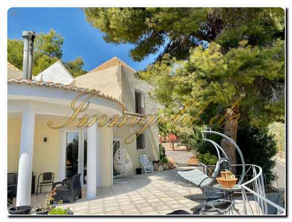 Tolles Anwesen mit Pool und Garten in Altea