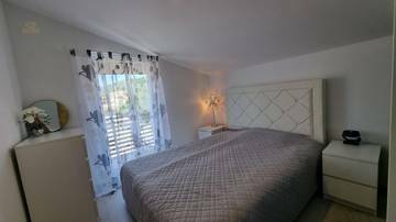 Thumbnail von Modernes Appartementhaus mit Meerblick