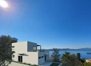 Thumbnail von Exklusive Villa mit Meerblick und Pool