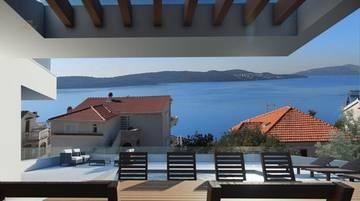 Thumbnail von Exklusive Villa mit Meerblick und Pool