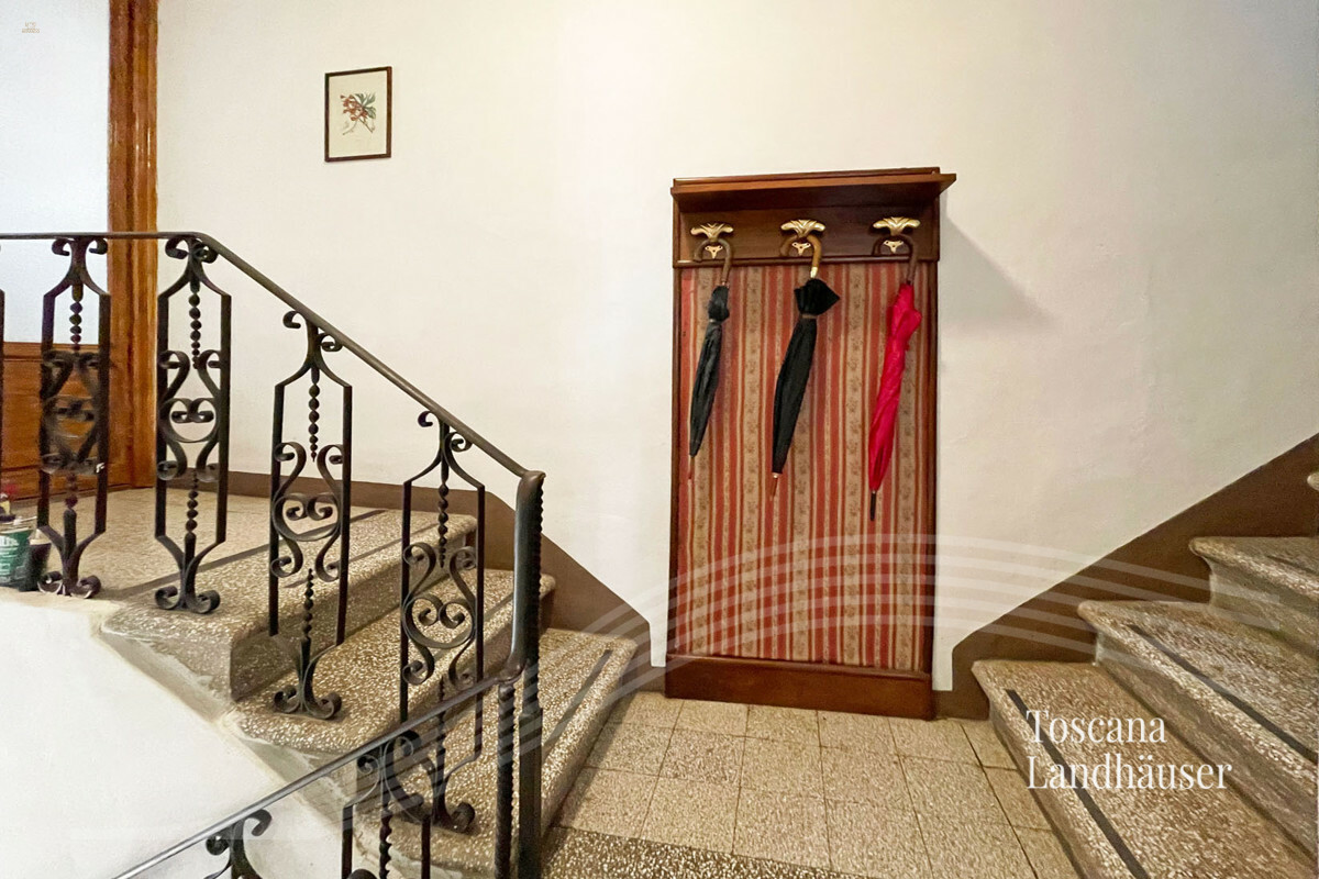 Thumbnail von Wohnung mit Blick auf historische Ortschaft und den Lago Trasimeno