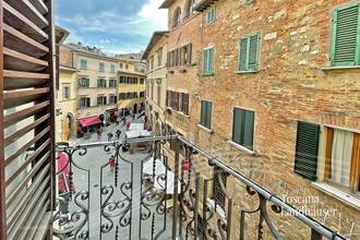 Thumbnail von Wohnung mit Blick auf historische Ortschaft und den Lago Trasimeno
