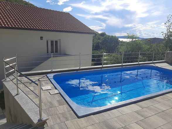 Haus mit vier Appartements, Region Senj