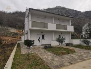 Thumbnail von Haus mit vier Appartements, Region Senj