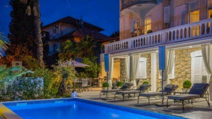 Extravagante Villa in Crikvenica mit Pool, Jacuzzi und wunderbaren Meerblick