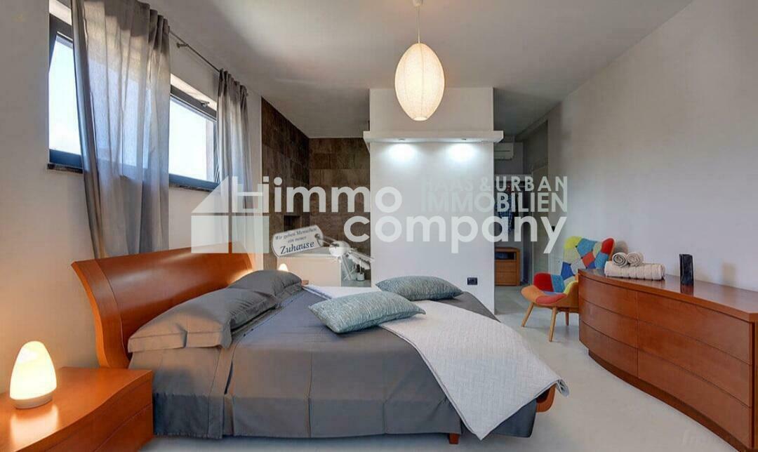 Thumbnail von Luxuriöse Villa in TOP LAGE, erste Reihe vom Meer Premantura-Medulin
