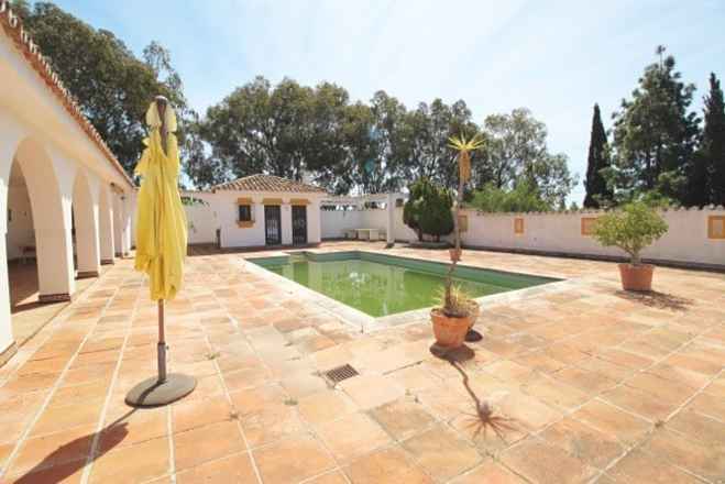 Villa for sale in - El Chaparral 