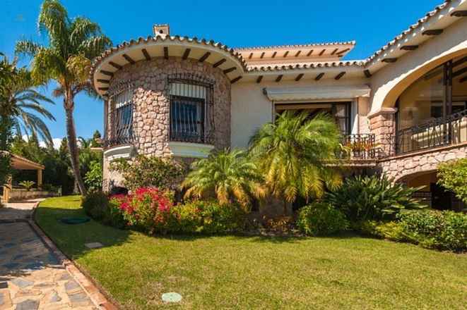 	 villa for sale in - El Paraiso 