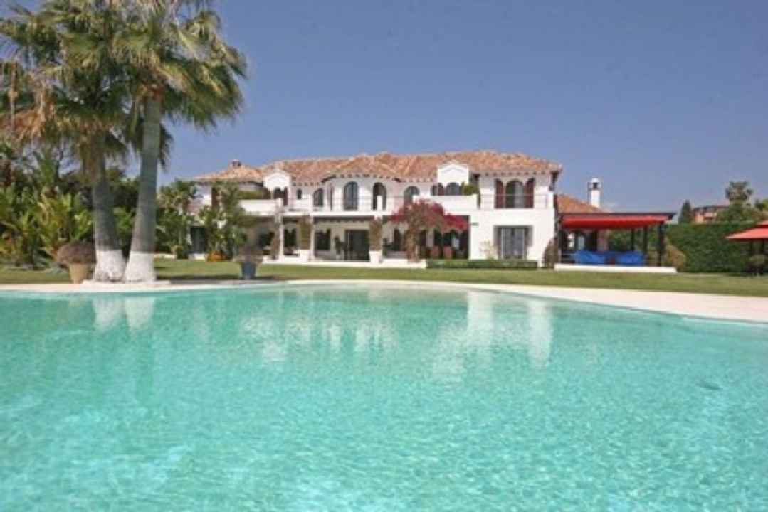 	 villa for sale in - El Paraiso 