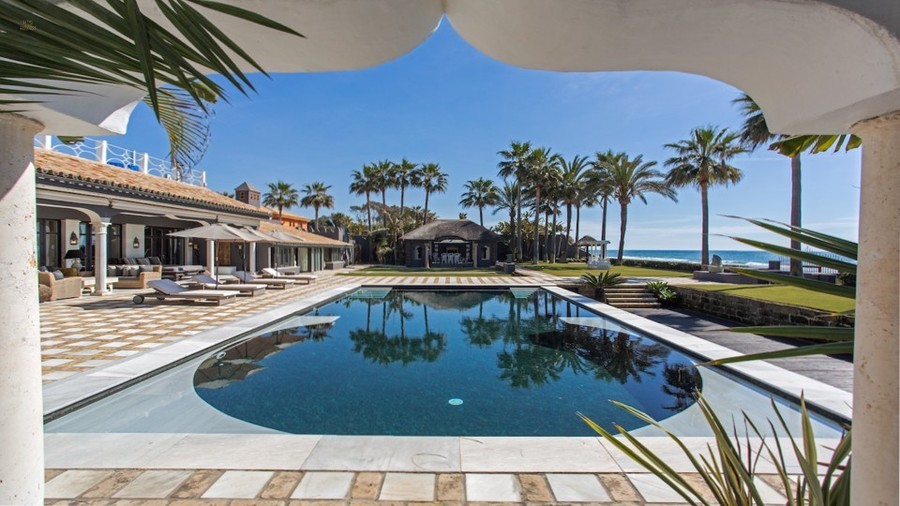 villa for sale in - Los Monteros 