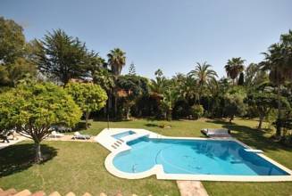 Thumbnail von villa for sale in - Guadalmina Baja